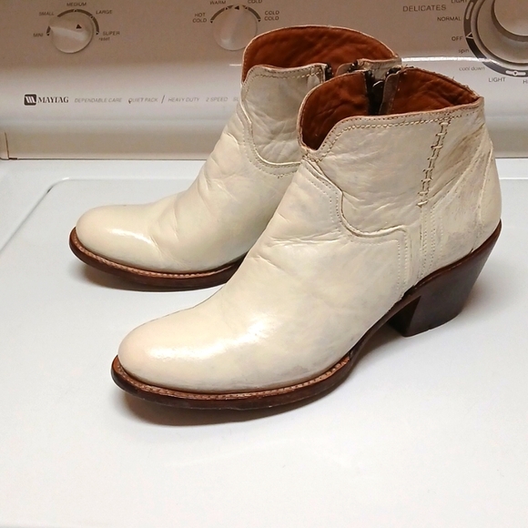 LUCCHESE ERIKA distressed BOOTIES, SIZE 9B - Picture 11 of 12